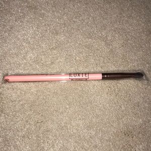 LUXIE 243 Precision Blender Brush